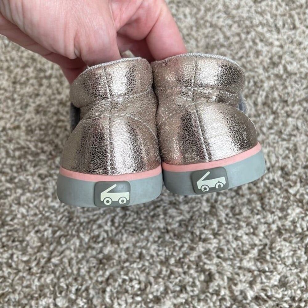 Size 6 / Toddler Girl See Kai Run Sneakers - Picture 5 of 8